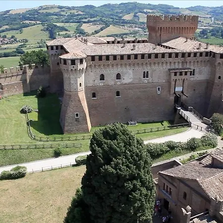 Charming House In With Shared Pool. Montelabbate