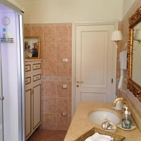 Charming House In With Shared Pool. *