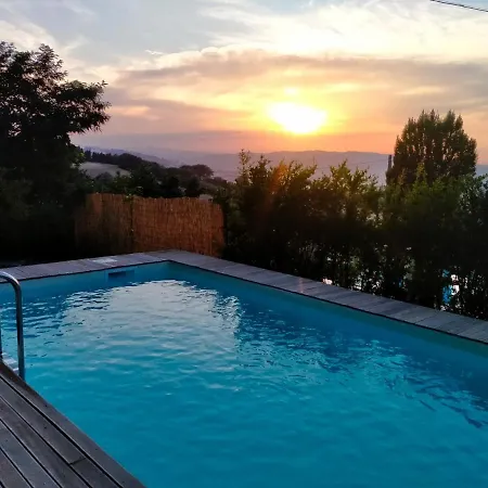 Charming House In With Shared Pool. Montelabbate