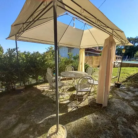 Charming House In With Shared Pool. Lägenhet