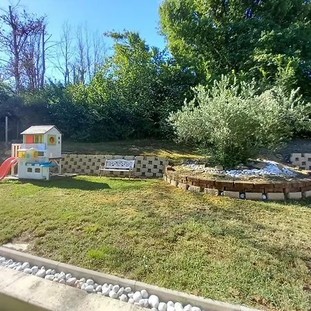 Charming House In With Shared Pool. Montelabbate